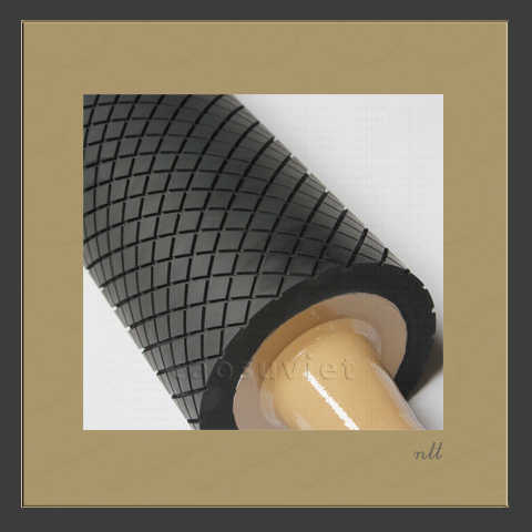 Trục băng tải có rãnh kim cương