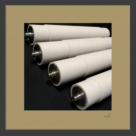 Bọc silicone trục tráng bóng trên tem decal nhựa